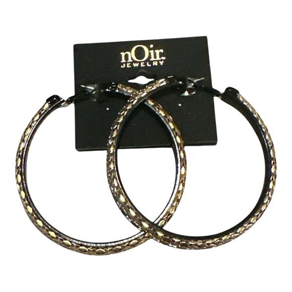Noir Jewelry Textured Hoop Earrings - Picture 3 of 4